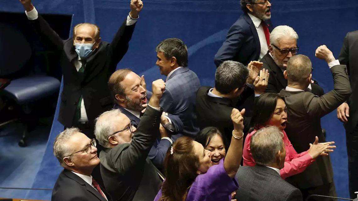 Texto-base da PEC da Transição é aprovado em primeiro turno no Senado