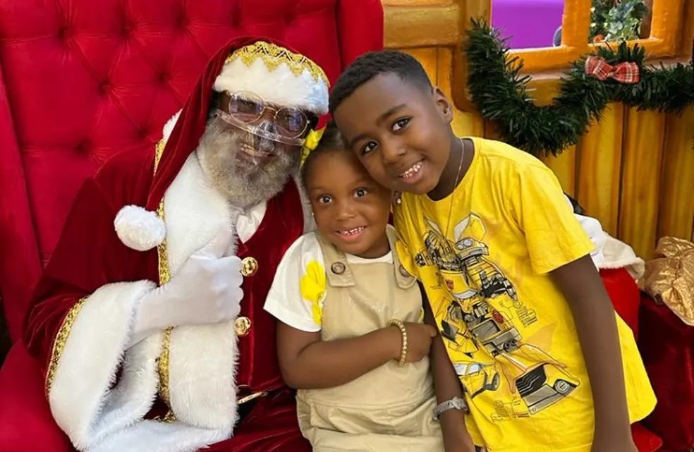 Vídeo: garoto vê Papai Noel negro, se emociona e vídeo viraliza