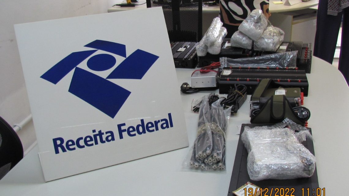 Receita Federal doa bloqueadores de sinal de celular para presídios do Estado de Santa Catarina