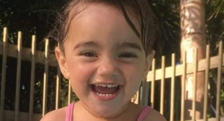 Criança de 2 anos morre após se afogar em piscina em SC