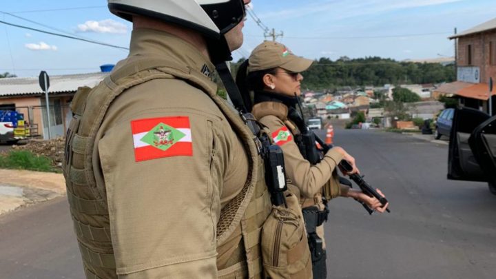 Homem é preso em Chapecó após tentar fugir da PM