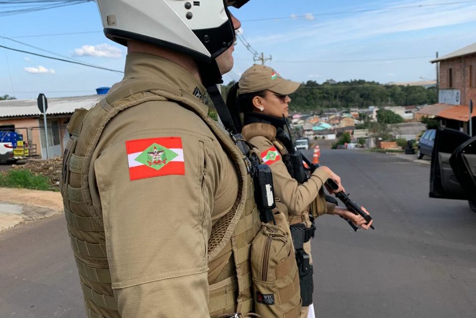 Homem é preso em Chapecó após tentar fugir da PM