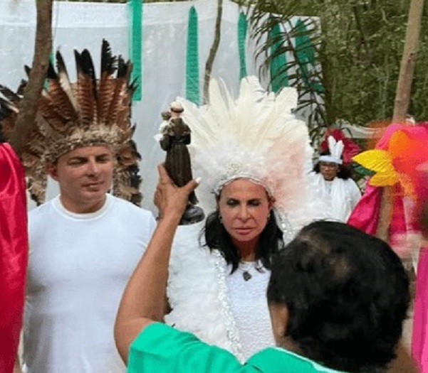 Gretchen se casa novamente em cerimônia indígena; veja imagens