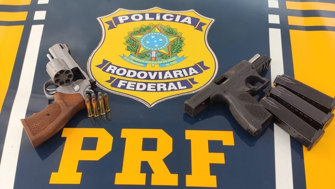 Vídeo: PRF apreende pistola, revólver e munições na BR-282 em Chapecó