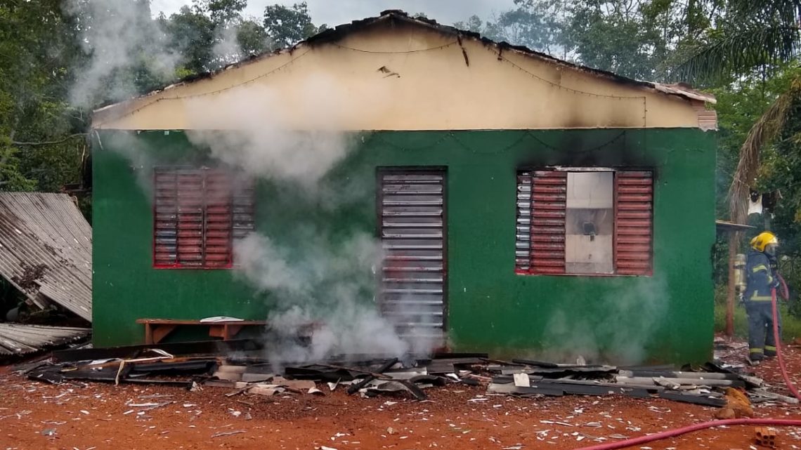 Homem corta o pescoço com facão após colocar fogo na casa da vizinha em Chapecó