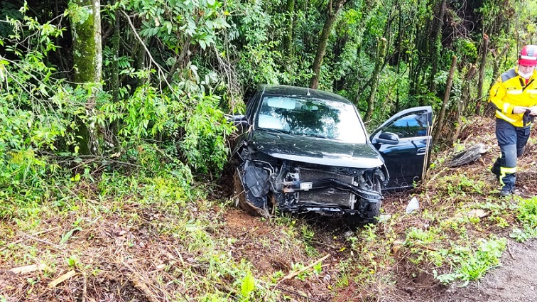 Quatro pessoas feridas após saída de pista na BR-282 em Ponte Serrada