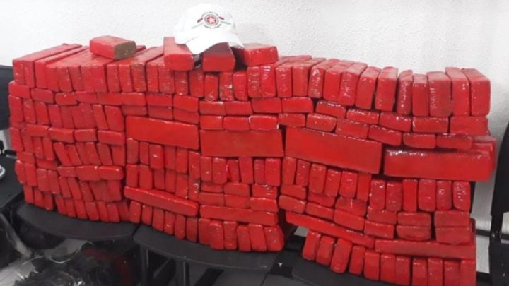 PMRv apreende 142 kg de maconha durante fiscalização na SC 160 em Campo Erê