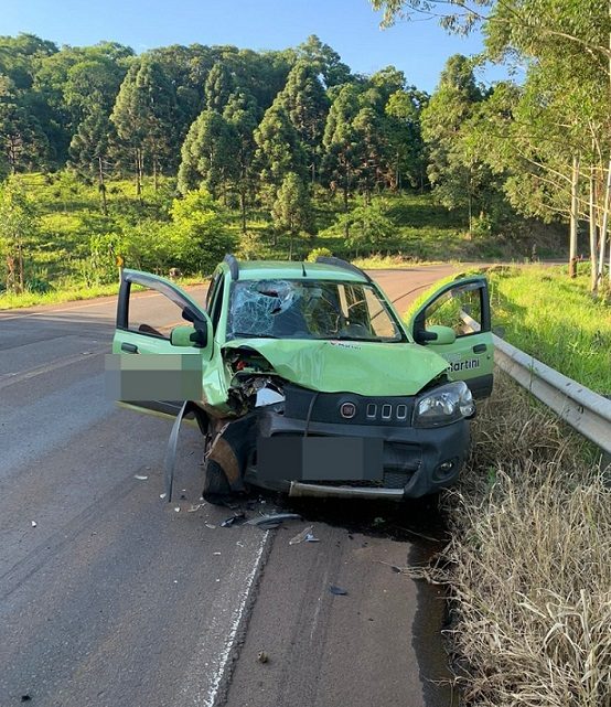 Vídeo: acidente entre carros deixa duas pessoas feridas na SC-160