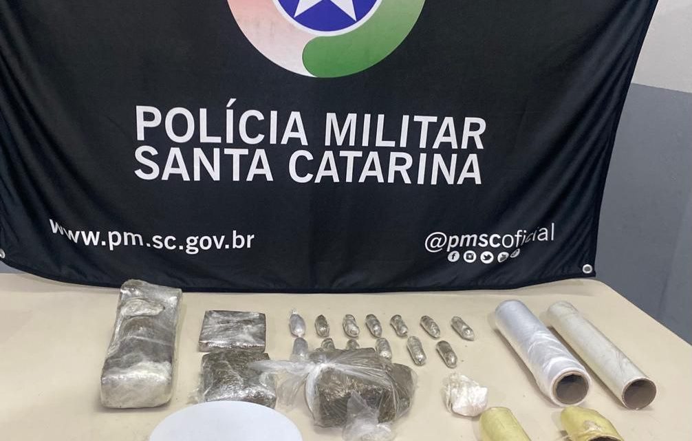 Homem é detido com dois torrões de maconha em Chapecó