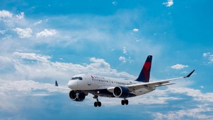 Vídeo: turbina de avião explode durante decolagem