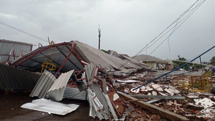 Vendaval deixa rastro de destruição em Xanxerê; veja imagens