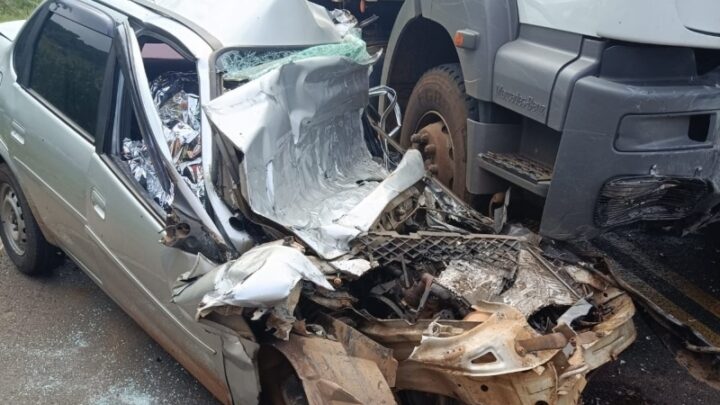 Jovem de 19 anos morre após grave colisão entre carro e caminhão na SC-453 em Tangará