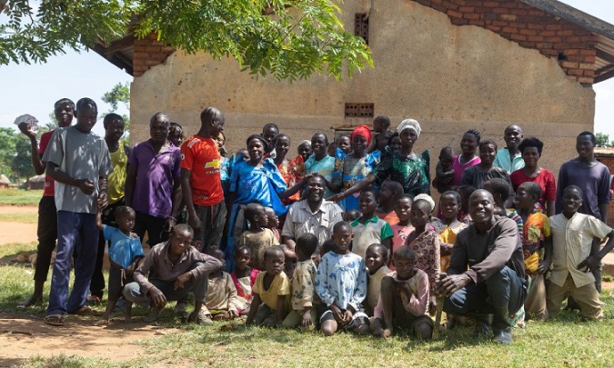Aos 68 anos, ugandês com 102 filhos e 578 netos afirma não querer mais herdeiros: ‘Aprendi a lição’