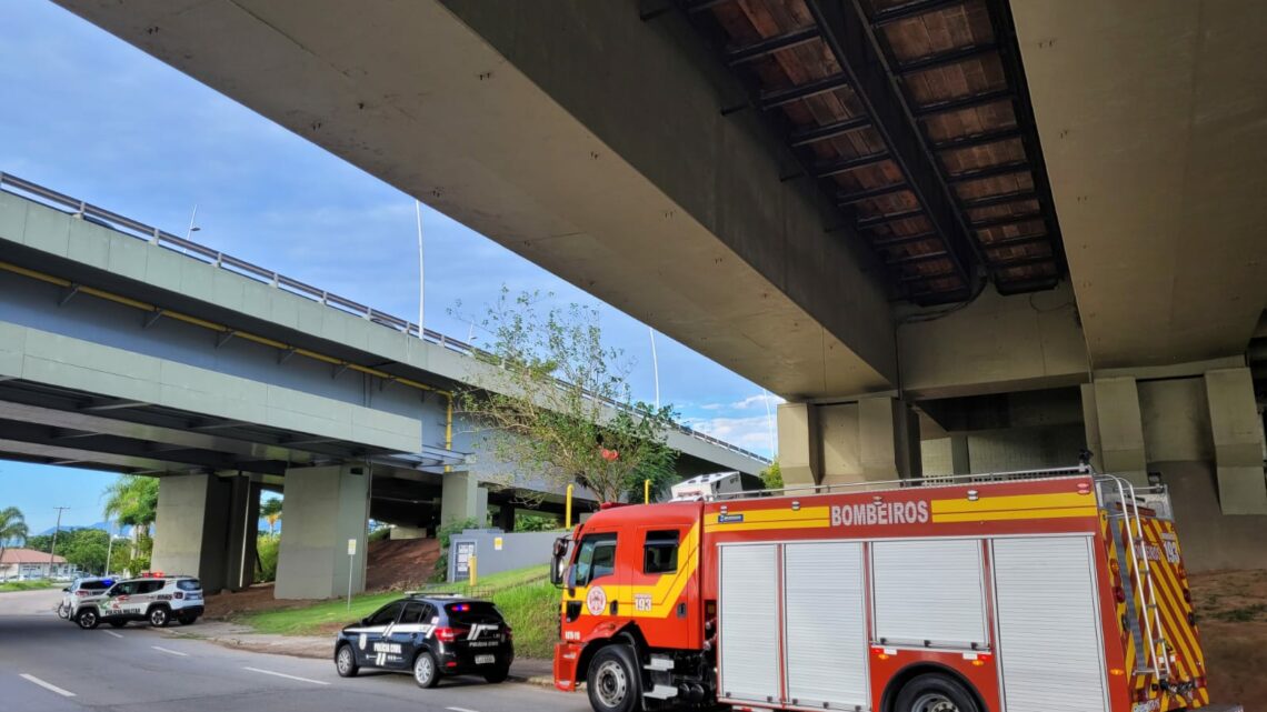 Homem morre após tentar furtar fiação elétrica de ponte em SC