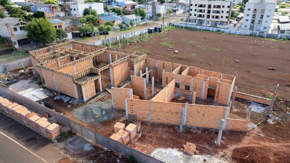 Obras do Centro Multiuso do bairro Esplanada seguem avançando