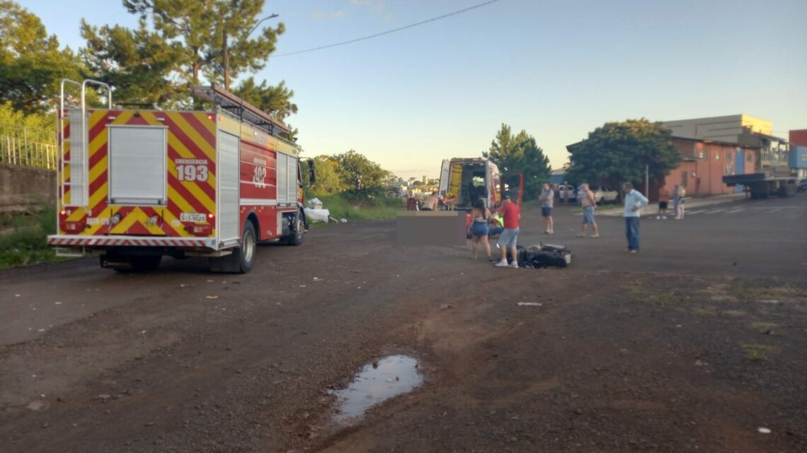 Motorista foge após colidir carro com moto no Oeste de SC