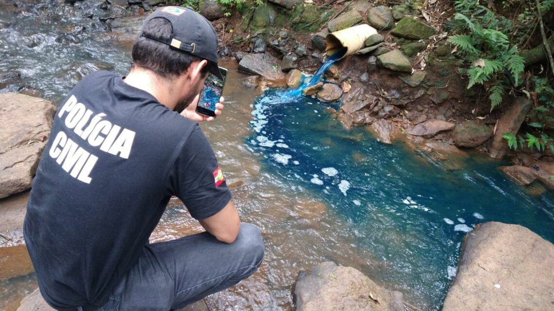 Vídeos: força tarefa fiscaliza crime ambiental com despejo de resíduos orgânicos e químicos em Chapecó