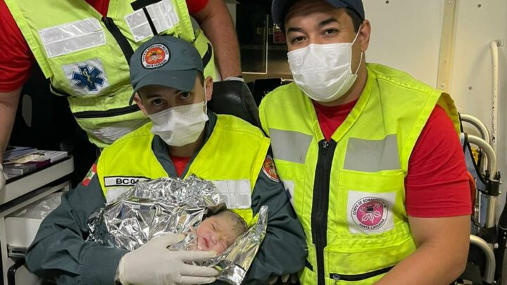 Bombeiros realizam parto de emergência e bebê nasce dentro do quarto da mãe em Chapecó