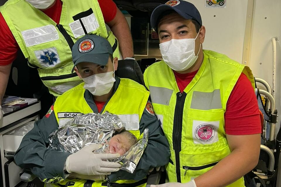 Bombeiros realizam parto de emergência e bebê nasce dentro do quarto da mãe em Chapecó