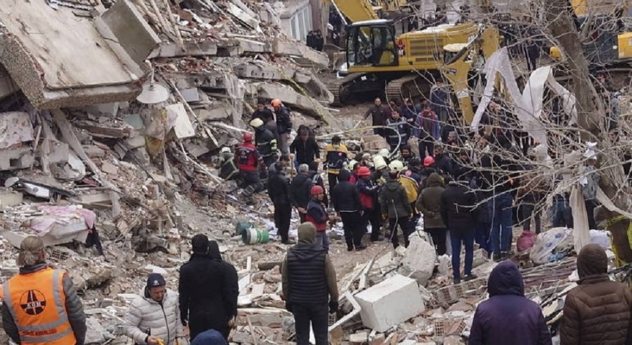 Vídeo e fotos: número de mortos em terremoto na Turquia e na Síria passa de 2.200