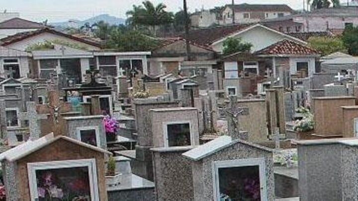 Cemitério ‘reality show’: túmulos devem ser monitorados por câmeras após onda de furtos