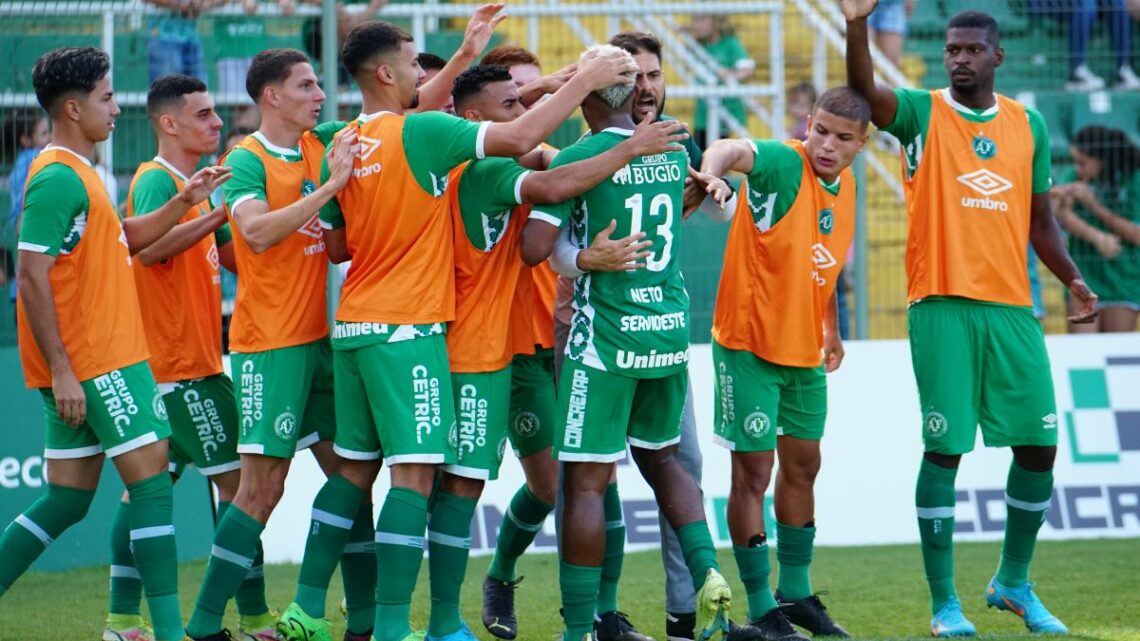 Chapecoense vence o Atlético Catarinense na Arena Condá