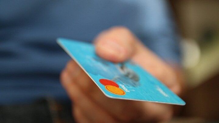 44% dos brasileiros não conseguem pagar fatura do cartão de crédito