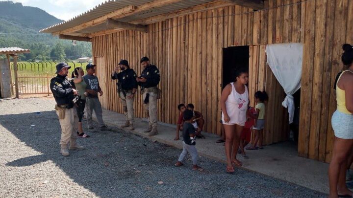 Em SC, polícia resgata 24 venezuelanos em condição análoga à escravidão