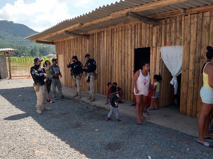 Em SC, polícia resgata 24 venezuelanos em condição análoga à escravidão