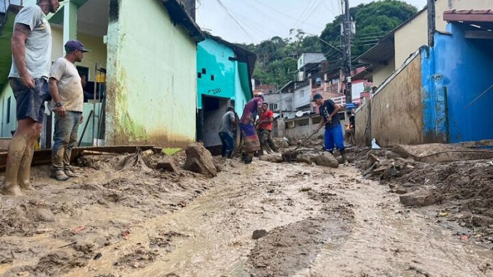 Sobe para 45 o número de vítimas da chuva no Litoral Paulista