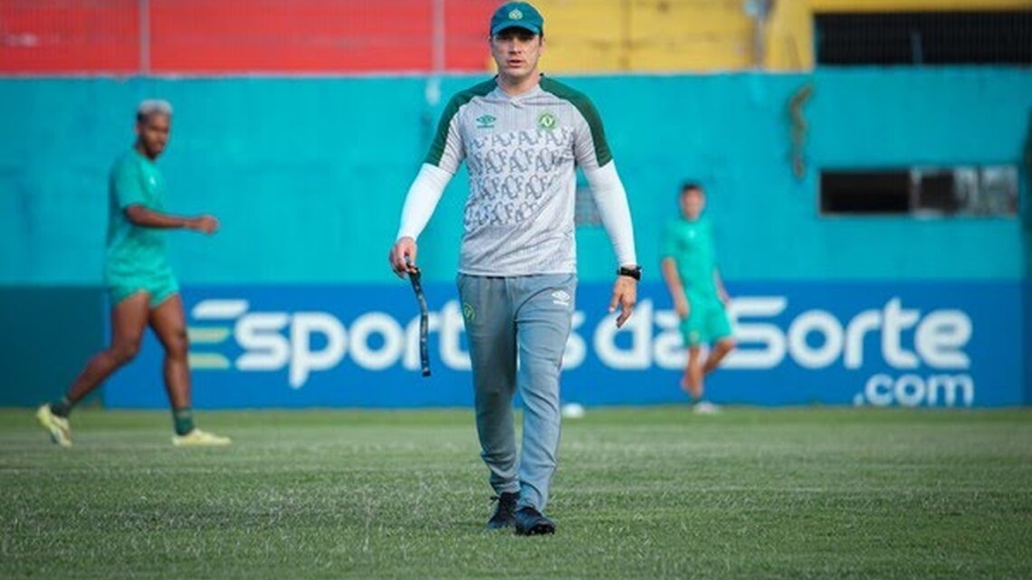 Fim da linha! Bruno Pivetti é demitido da Chapecoense