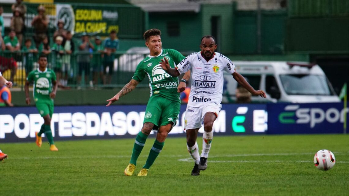 Chapecoense empata com Brusque na Arena Condá