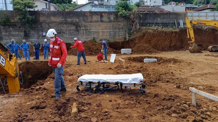 Vídeo: morre trabalhador resgatado pelos Bombeiros em Concórdia