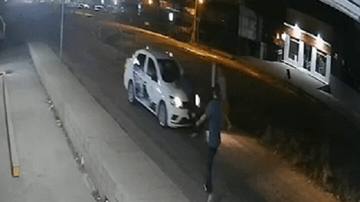 Vídeo: hóspede de hotel anuncia assalto, pula em capô de carro e morre atropelado em SC