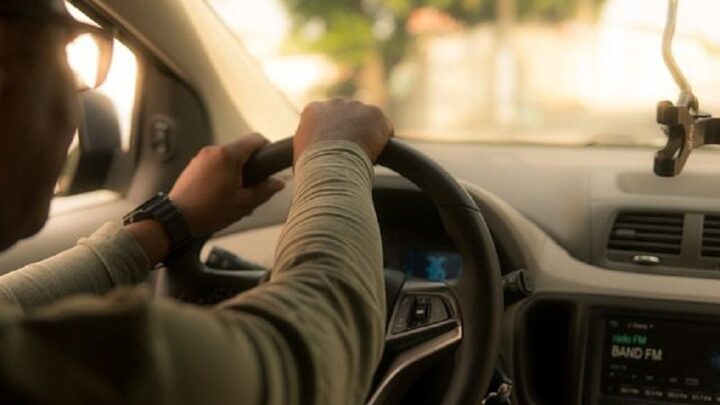 Passageiros denunciam cobrança de taxa extra por motoristas de aplicativos em Chapecó