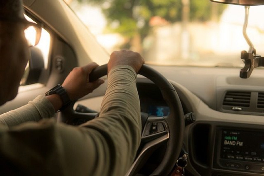 Passageiros denunciam cobrança de taxa extra por motoristas de aplicativos em Chapecó