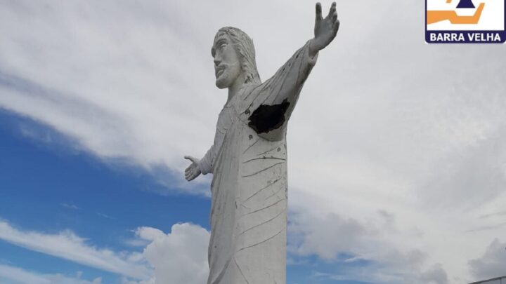 Cristo Redentor de SC é interditado após queda de parte do braço da estátua