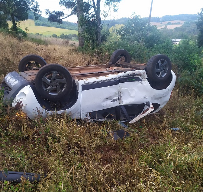 Duas pessoas ficam feridas em acidente na PR-158 em Vitorino