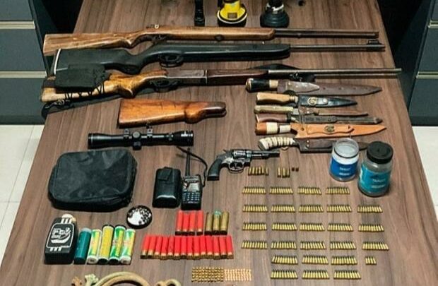 Homem é preso com quatro armas de fogo em Irani