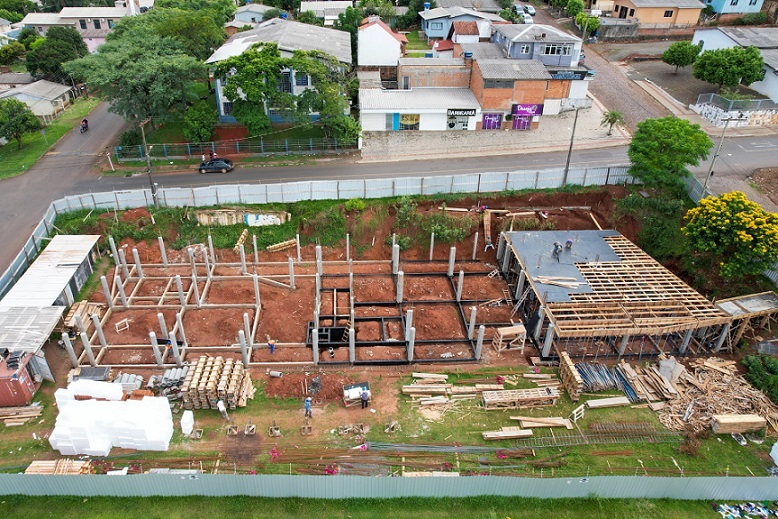 Imagens: Centro Multiuso do Loteamento Thiago vai beneficiar alunos e comunidade do Efapi