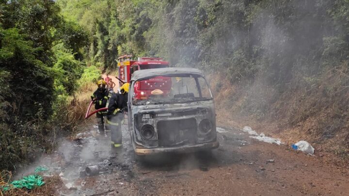 Carreta Agrícola pega fogo no interior de Modelo