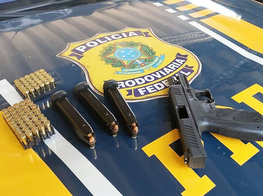 Vídeo: pistola pronta para uso e 81 munições são apreendidas na BR-282 em Chapecó