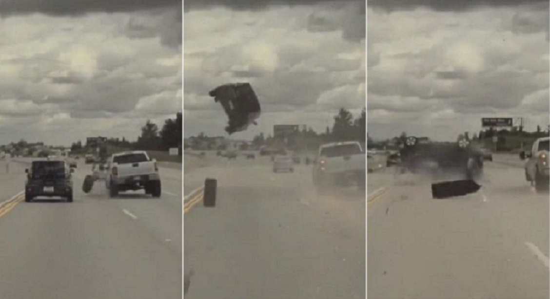 Vídeo: pneu se solta de caminhonete e atinge carro, que é arremessado a três metros de altura