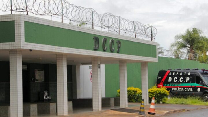 Farmacêutico é preso suspeito de lamber glúteo de mulher durante aplicação de vacina