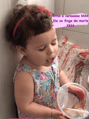 Vídeo: menina de SC finge “invisibilidade” para comer pote de paçoca