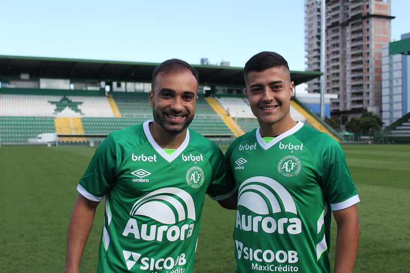 Gabriel Xavier e Maurício são apresentados na Arena Condá