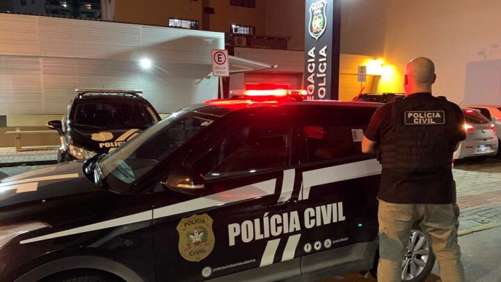 Adolescentes suspeitos de ameaçar ataque contra escolas em SC têm residências revistadas