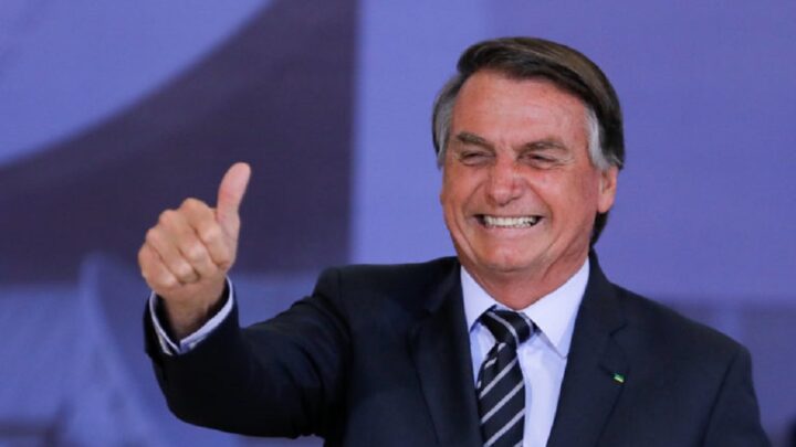 Bolsonaro: “Temos muita esperança que o Brasil voltará ao seu eixo normal”