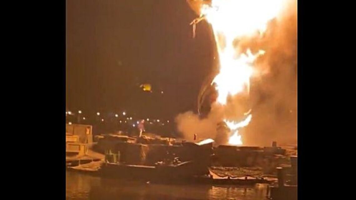 Vídeo: Dragão de 10 metros pega fogo em parque da Disney e assusta público