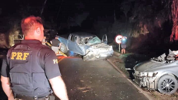 Homem morre em acidente envolvendo 3 carros e uma moto na BR-280